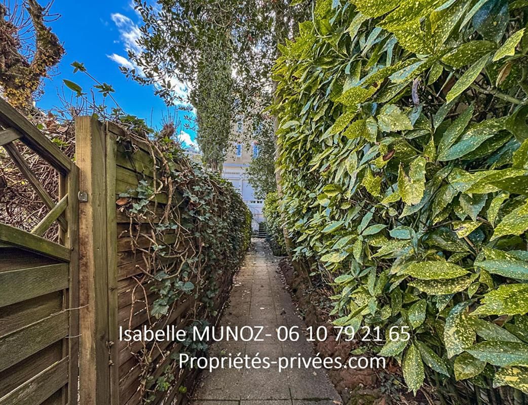 CHAMALIERES Studio Chamalières, environ 24m2 rénové et meublé 3