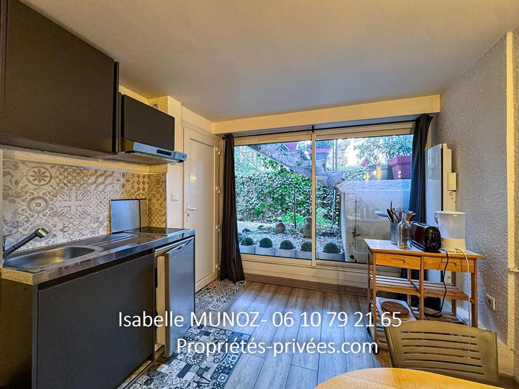 CHAMALIERES Studio Chamalières, environ 24m2 rénové et meublé 4