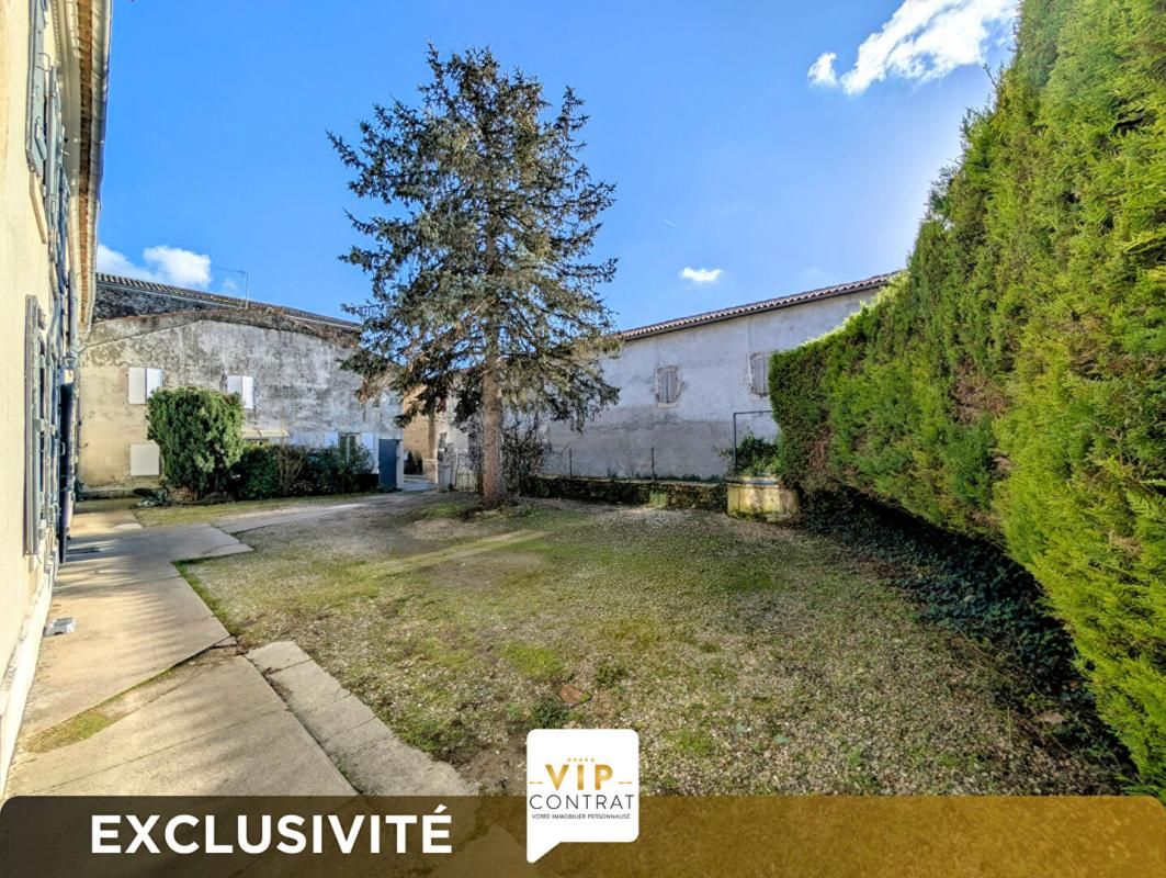 SAINT-SEVER-DE-SAINTONGE GARANTIE PROTEC+ 12 MOIS INCLUS / Maison 9 pièces avec piscine 2