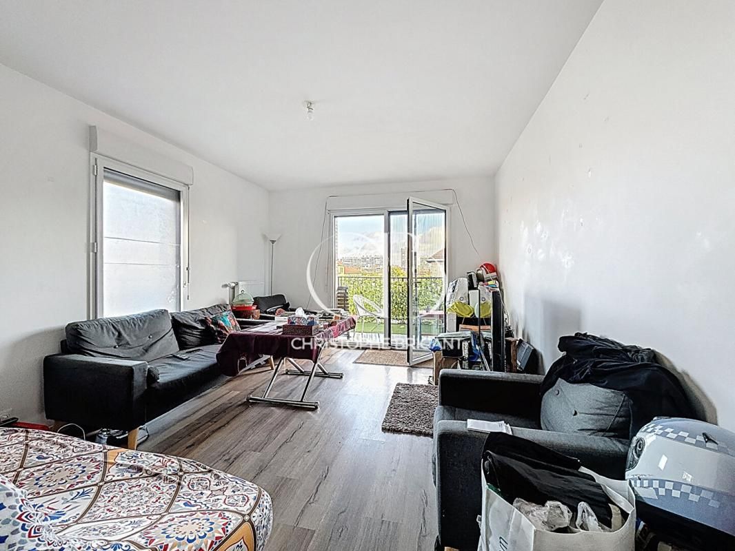 VILLEJUIF Appartement 3 pièce(s) 64 m2 Balcon 3