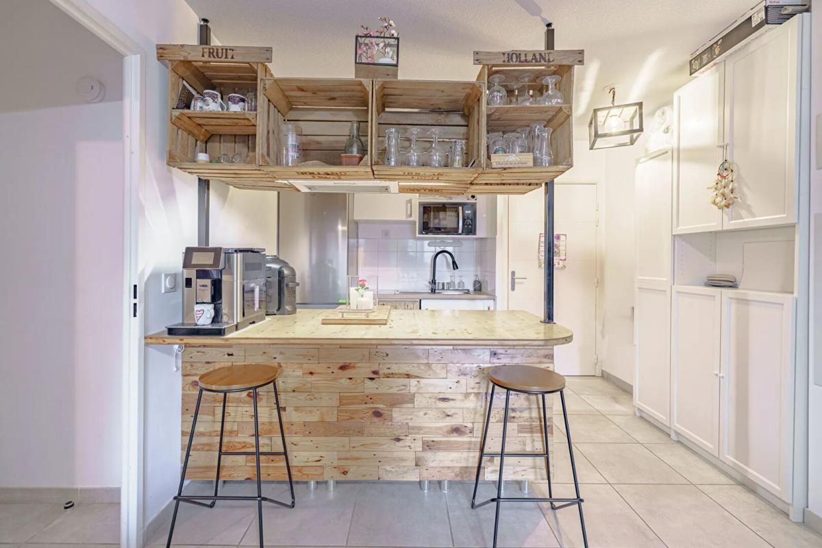 LE CASTELLET Appartement Le Castellet 2 pièce(s)  en rez de jardin 41.85 m2 avec parking en sous sol 4