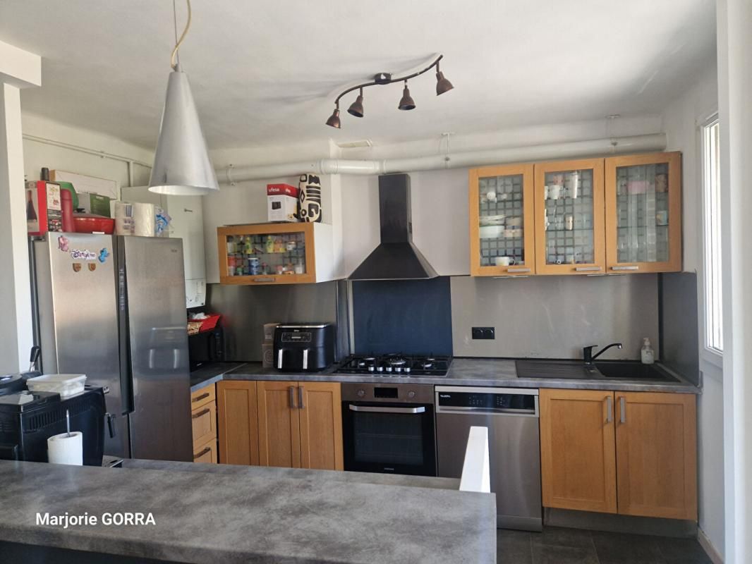 MARSEILLE-4E-ARRONDISSEMENT APPARTEMENT T4 + CAVE proche commodités 2