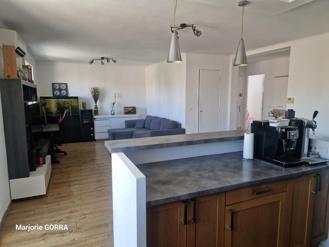 MARSEILLE-4E-ARRONDISSEMENT APPARTEMENT T4 + CAVE proche commodités 3