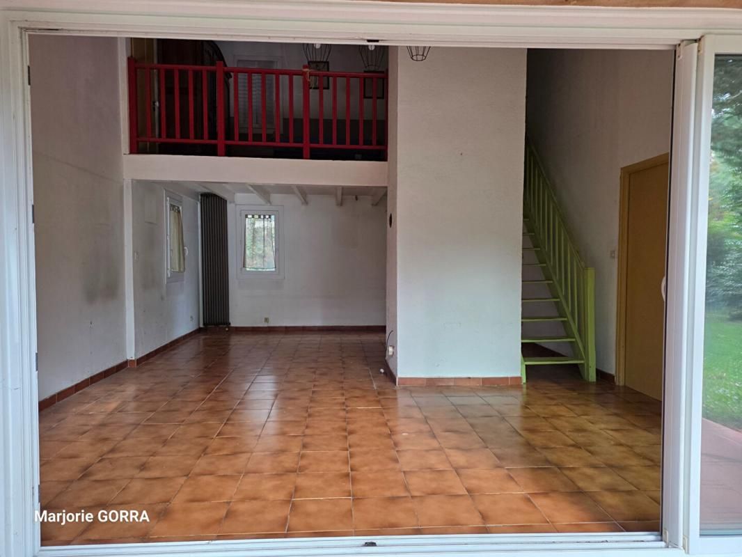 NANS-LES-PINS NANS LES PINS Villa T3/4 sur 1725m² de terrain 3