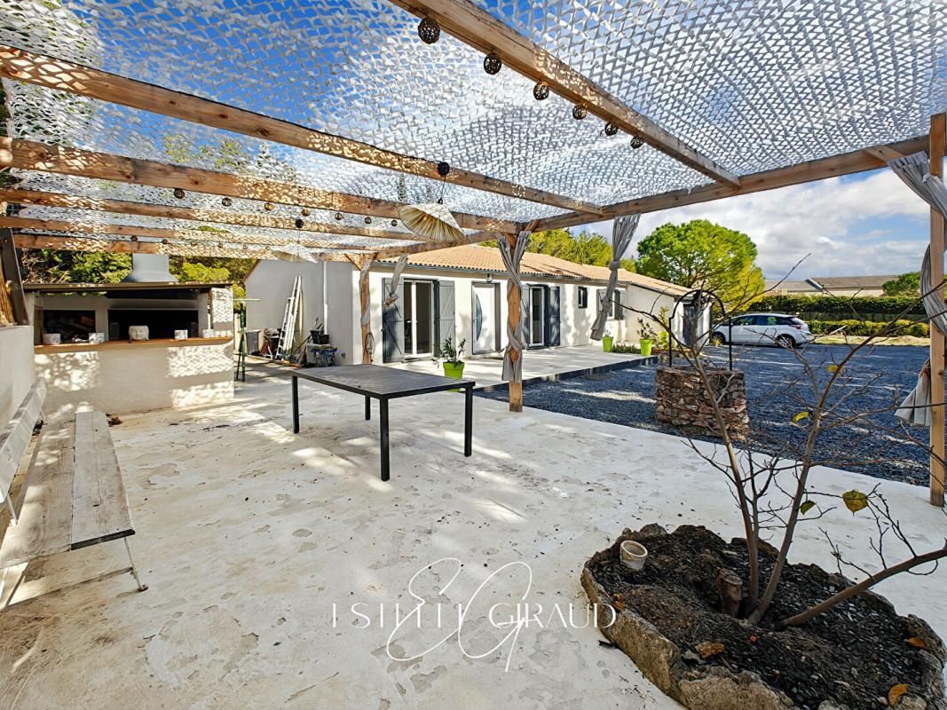 AIGUES-VIVES Villa de plain pied, 3 Chambres, Garage, Terrasse, Grand  Jardin 2