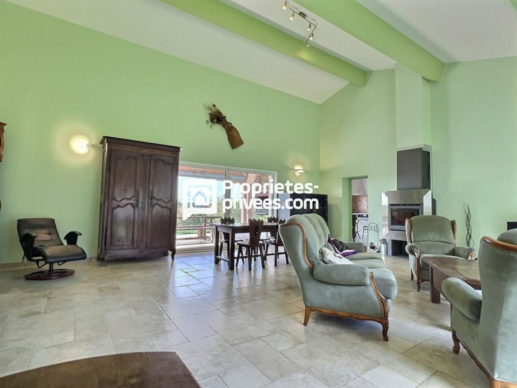 SAINT-PAUL-DE-SERRE Superbe maison T5/6 d'env. 190m² avec 4ch, piscine et double garage sur SAINT PAUL DE SERRE (24380) 2