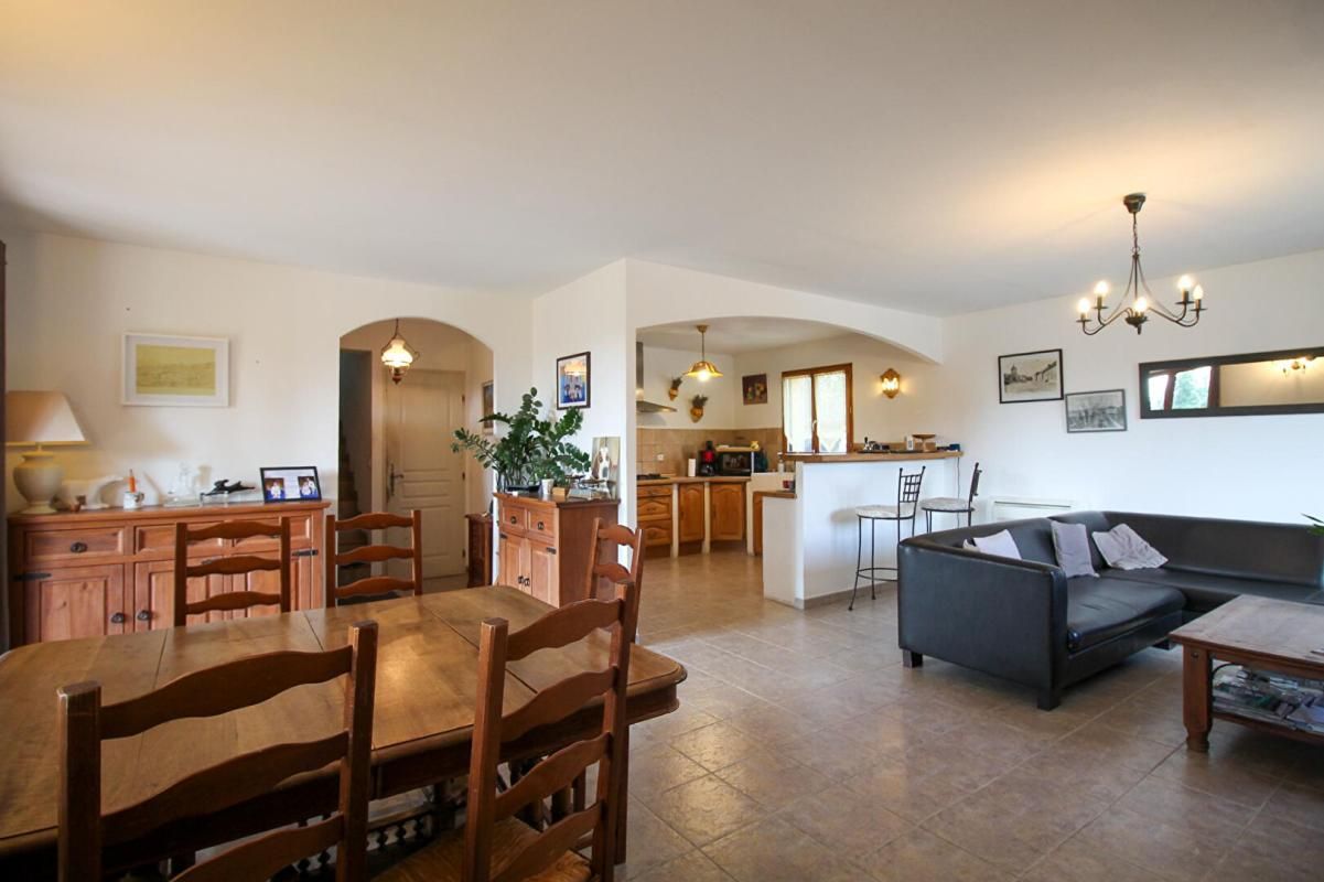 AUREL BELLE VILLA 124 M² AVEC GARAGE SUR UN TERRAIN DE 3600 M² - AUREL 84390 2