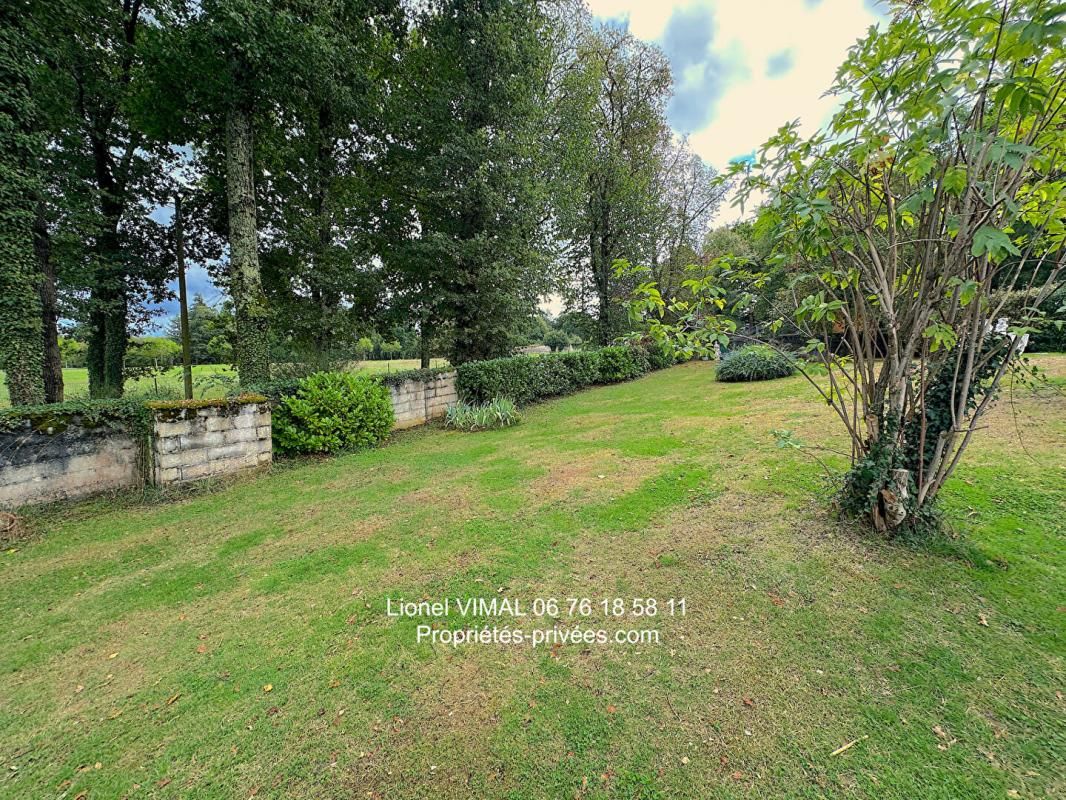 ORLEAT Maison 8 pièces 258 m2 avec piscine sur terrain clos 2832 m2 2