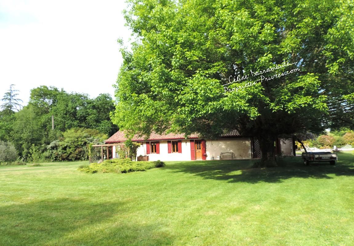 LUGLON Propriété avec étang, piscine et dépendances 4