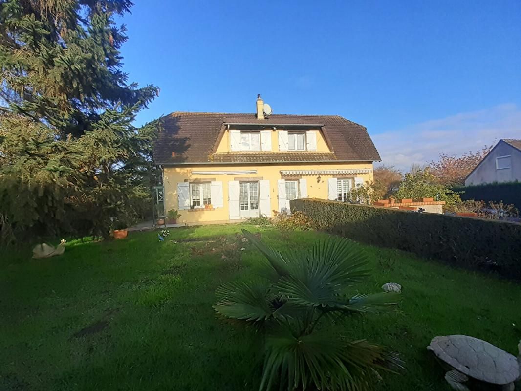 CUY-SAINT-FIACRE Maison 5 chambres avec terrain de 2 090 m² 1