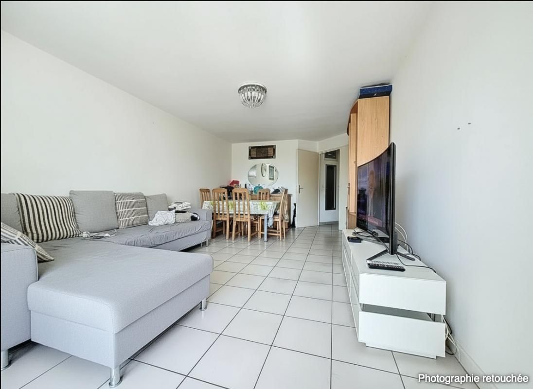 CANNES Appartement 3 pièces aperçu mer à Cannes la Bocca 1