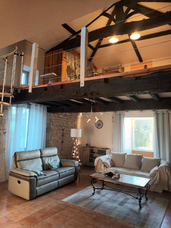 CHENAC-SAINT-SEURIN-D'UZET Charentaise de 5 pièce(s) 161 m2 2