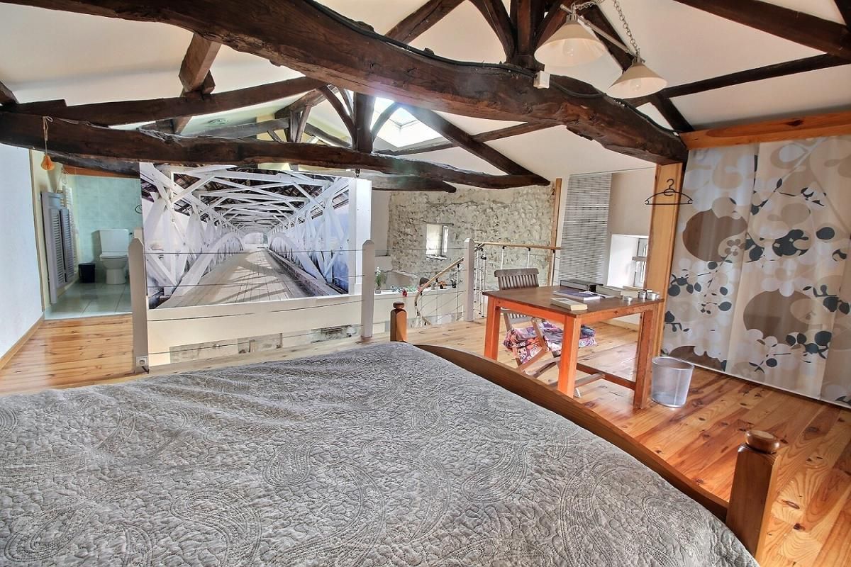 CHENAC-SAINT-SEURIN-D'UZET Charentaise de 5 pièce(s) 161 m2 4