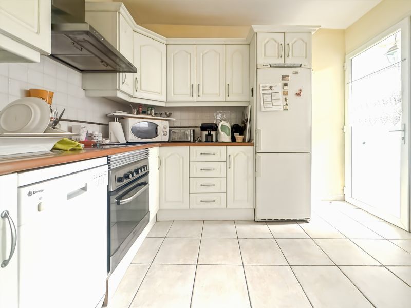 ANIANE 3 logements: soit deux T3 et un T2 avec deux garages et cave 3