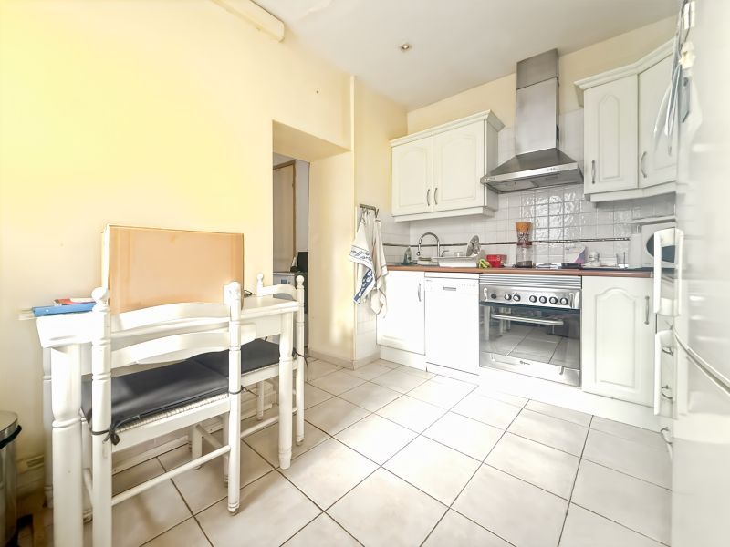 ANIANE 3 logements: soit deux T3 et un T2 avec deux garages et cave 4