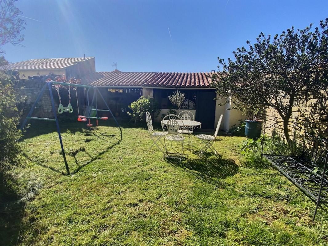 NIORT Maison Niort 7 pièce(s) 188 m2 garage et terrain 3