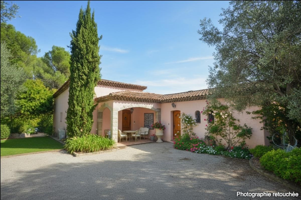 MOUGINS Villa à Mougins ? 8 pièces, 5 chambres, 436 m² sur un terrain de 9 500 m² 2