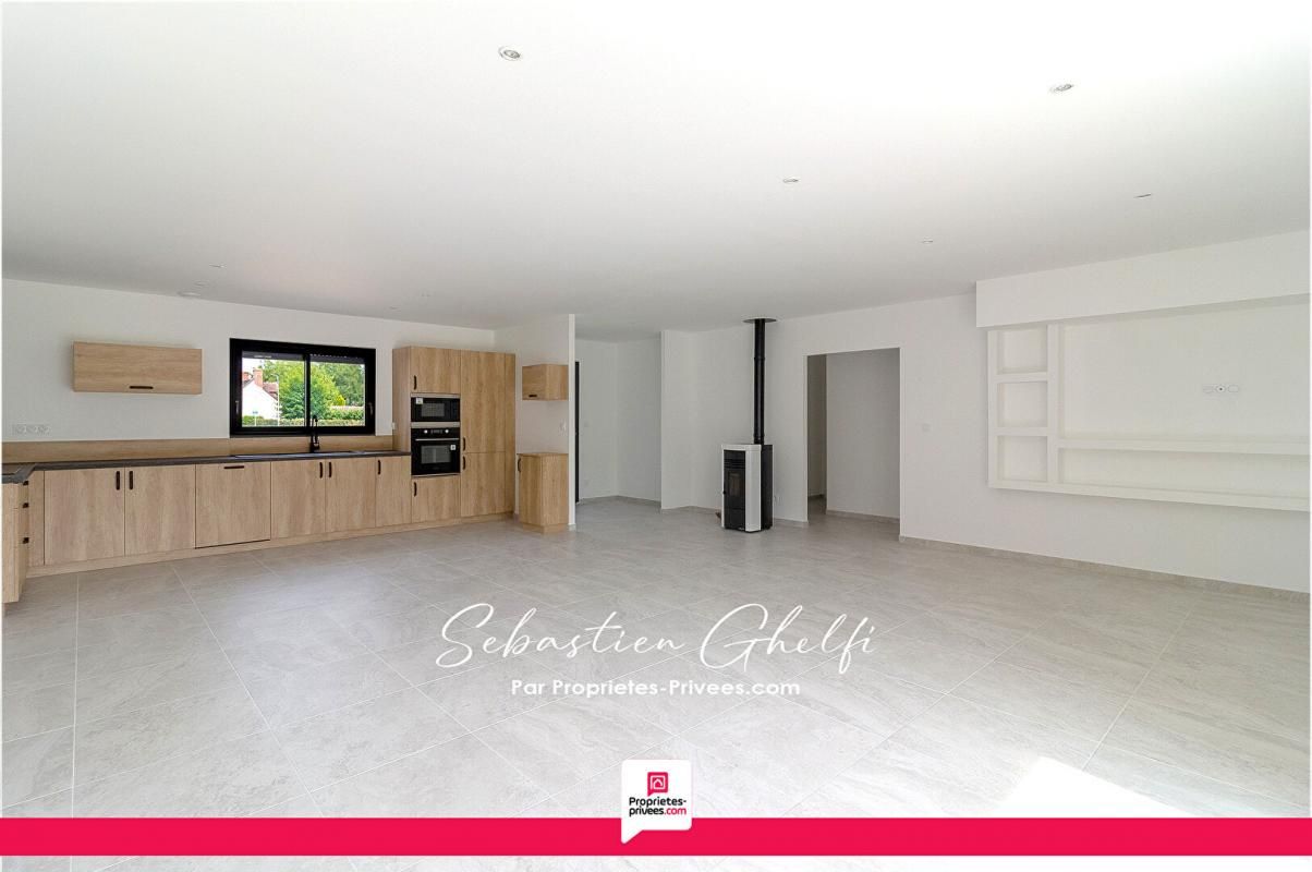 CONTRES maison de plain-pied-grande pièce de vie-3 chambres dont 1 suite-grand garage- 4