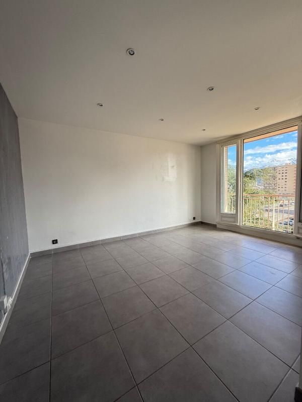 ECHIROLLES Superbe Appartement Rénové 4