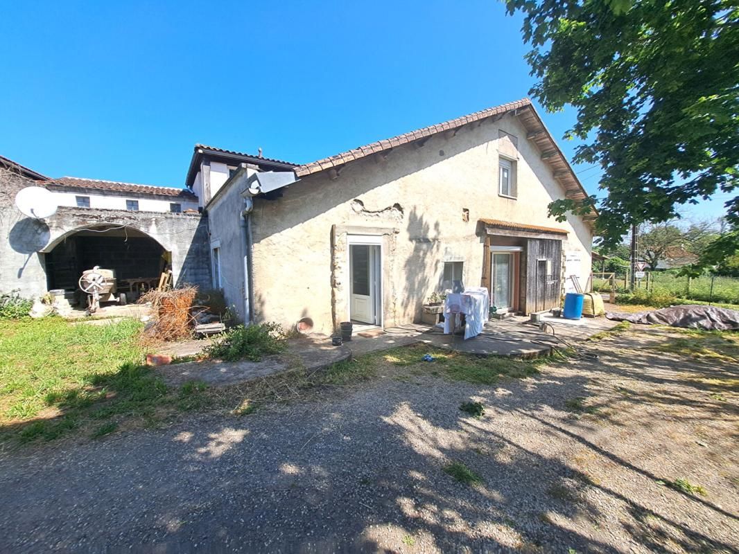 NIEUIL Maison 11 pièces 248 m2 2