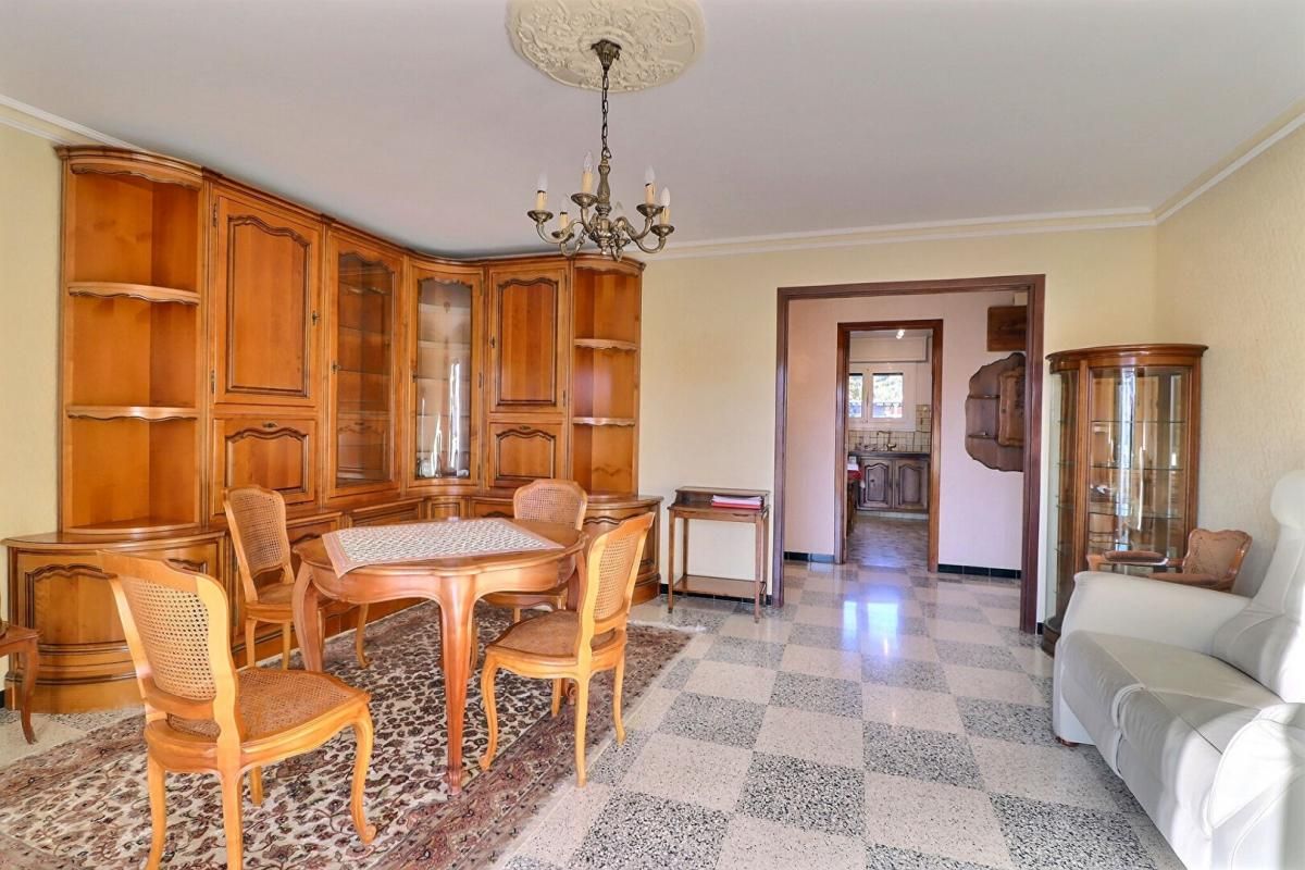 TOULON Toulon Claret - A 5 minutes à pied de la gare et à proximité du centre ville et axes autoroutiers - Appartement Toulon 3 pièces 73 m2 - Cave 4