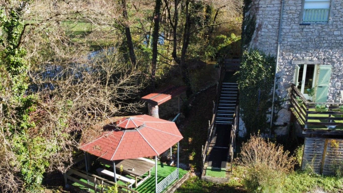 LABASTIDE-DU-VERT Vallée du Lot, maison de caractère rénovée, 6 chambres, en bordure de ruisseau 3