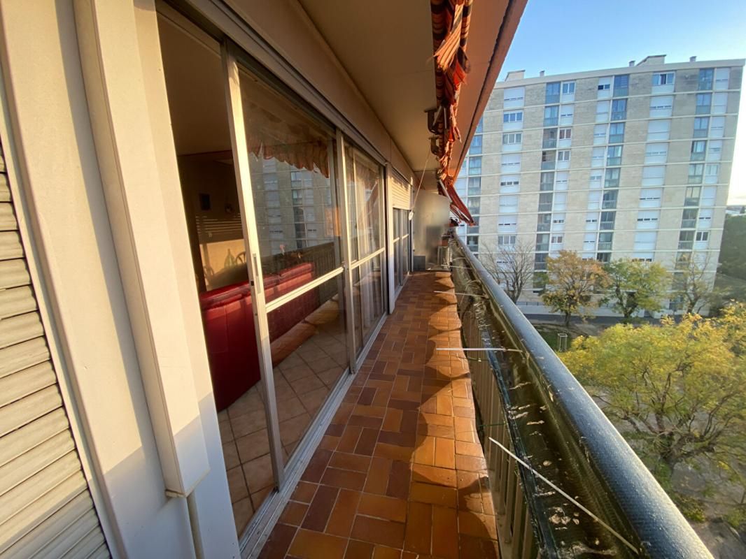 SALON-DE-PROVENCE Appartement T4 Dernier étage 81 m²  à Salon-de-Provence 4