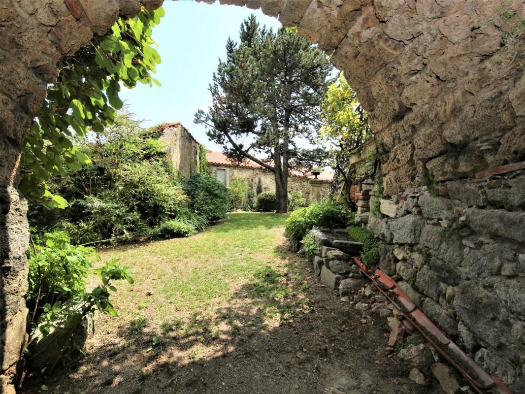 CORSAVY Maison de maître Corsavy 11 pièces  366m² habitable  .  Possibilités Chambres d'Hôtes 4