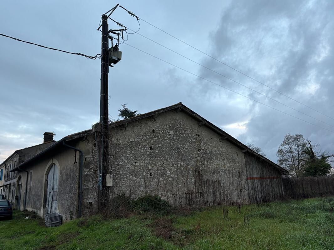 PESSAC-SUR-DORDOGNE Ancien domaine girondin à fort potentiel Pessac Sur Dordogne 185 m2 4