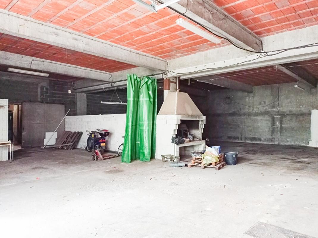 SAINT-AMANS-VALTORET Ensemble immobilier professionnel avec entrepôt et appartement ? Fort potentiel - Saint Amans Valtoret 950 m2 4