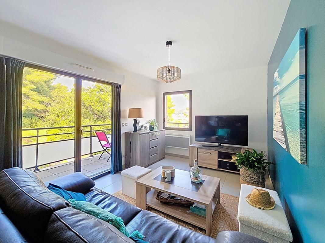 HYERES Costebelle dernier étage - T3 de 60 m², terrasse 15 m² vue 180°, garage 2