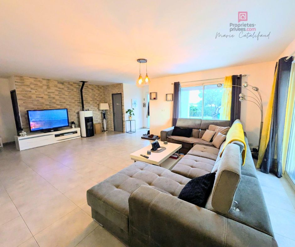 LE MUY Maison contemporaine de plain-pied ? 115 m² sur 1500m² de terrain - Piscine ? En impasse, sans vis-à-vis 3