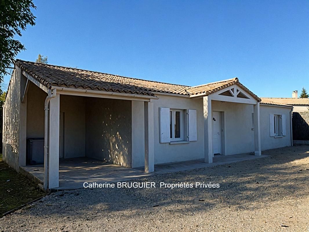 SAINT-OUEN-D'AUNIS Maison de plain pied 112 m2 lumineuse et calme 3 chambres, cellier, préau, jardin 4