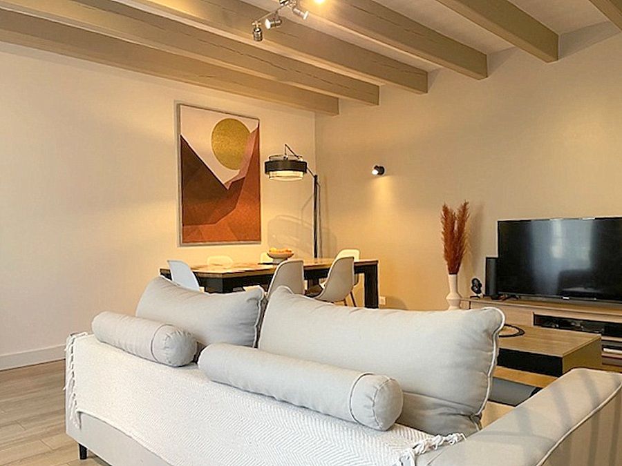 SAINT-SAUVEUR-D'AUNIS Maison rénovée 107 m2, 3 chambres, dépendances et grenier aménageable, stationnement privatif 2