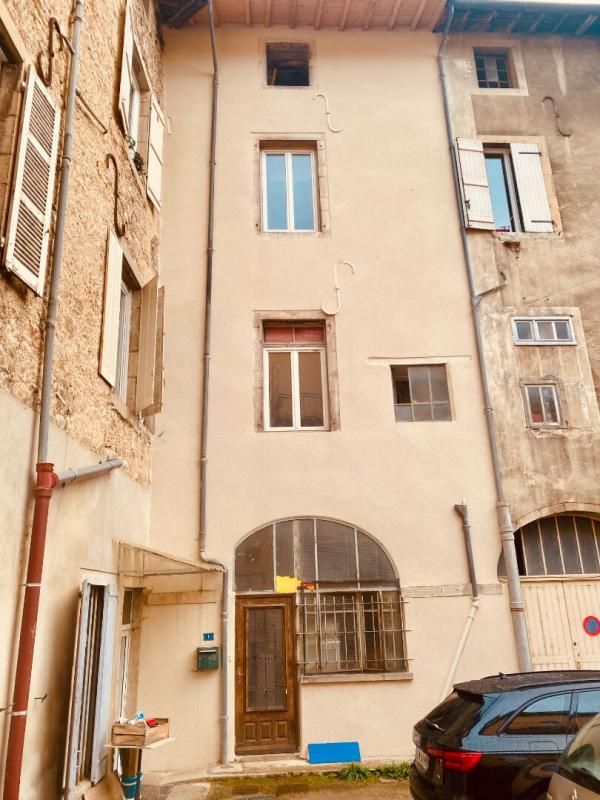 SAINT-AMOUR Immeuble + local commercial 1