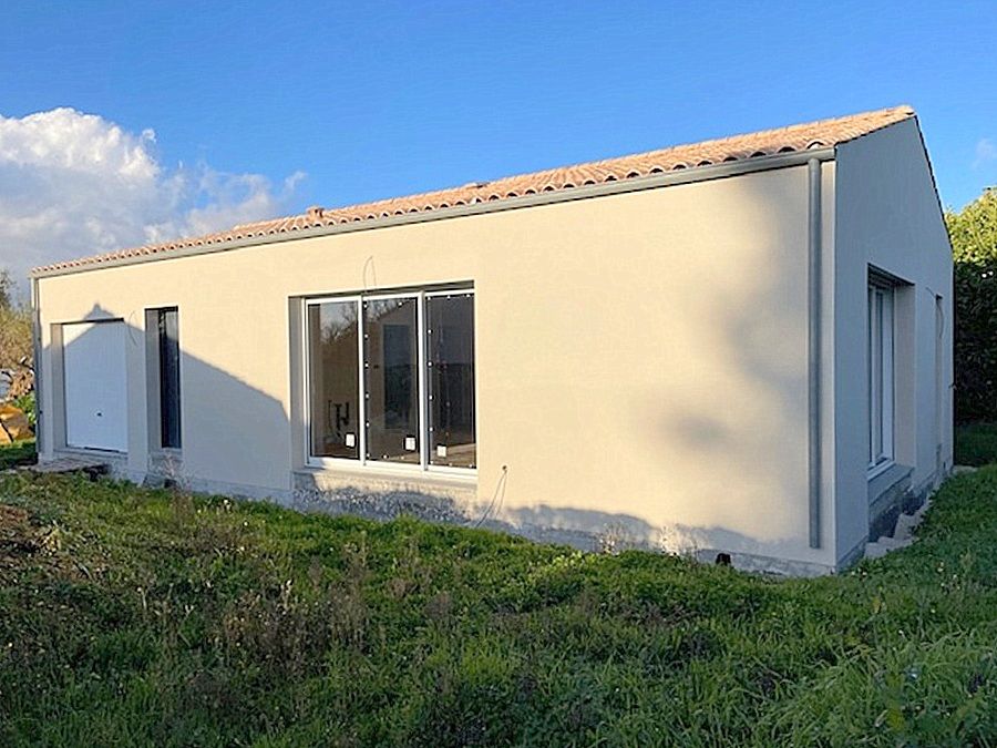 SAINT-JEAN-DE-LIVERSAY Maison neuve en cours d'achèvement TAUGON, 79 m2, 2 chambres, garage, RT2020, parcelle 689 m2 2