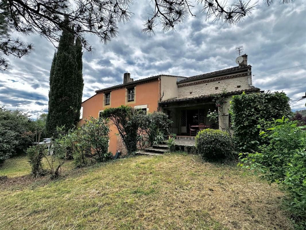 CAHORS Maison pierre  46000 Cahors 6 pièces - piscine 1