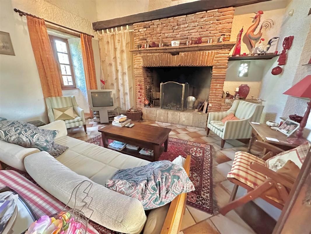 CAHORS Maison pierre  46000 Cahors 6 pièces - piscine 2