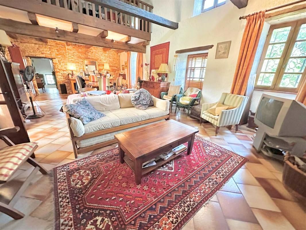 CAHORS Maison pierre  46000 Cahors 6 pièces - piscine 3