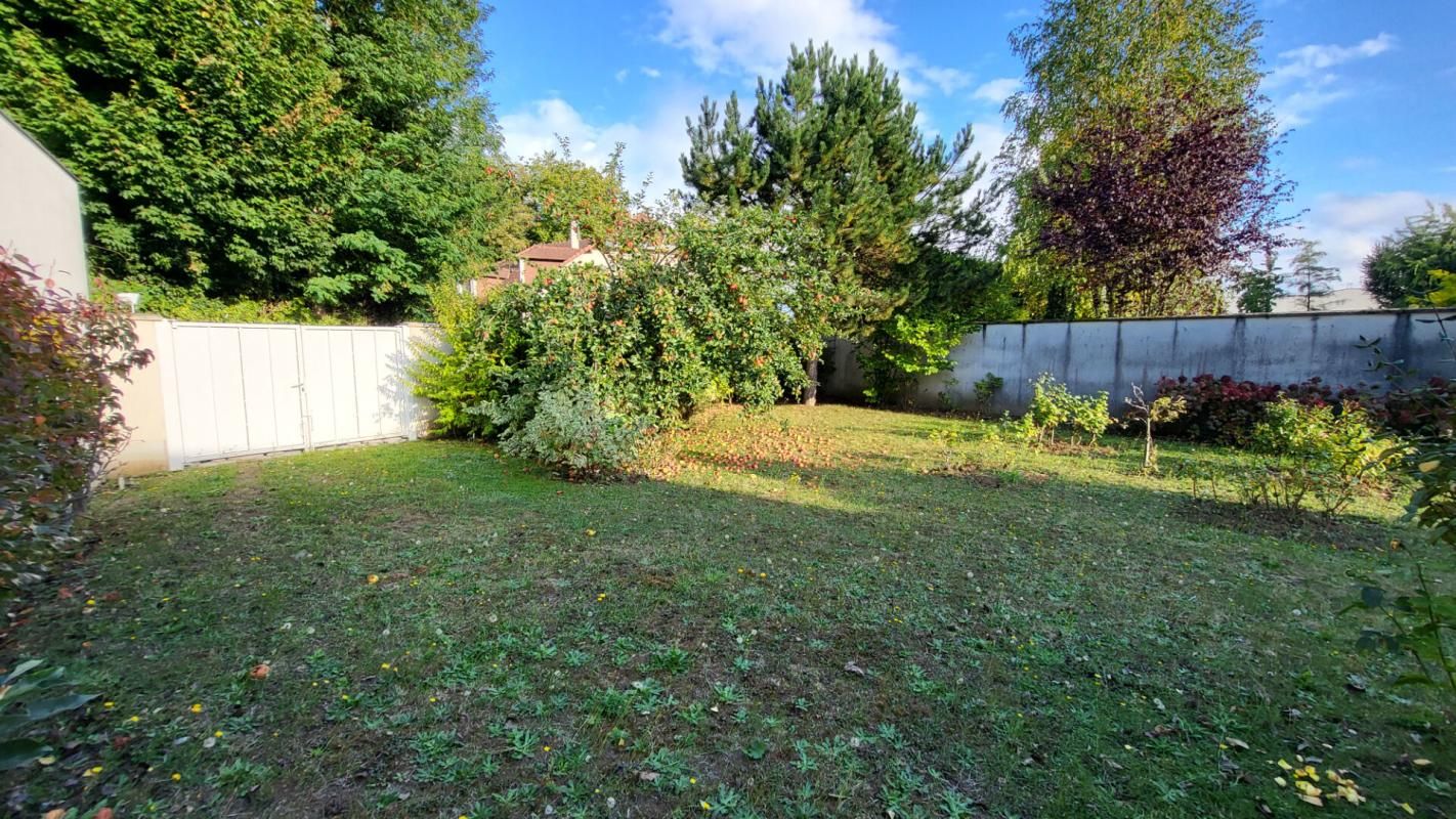 SAINT-QUENTIN Belle maison bourgeoise face Champs Elysées avec jardin et carport 2