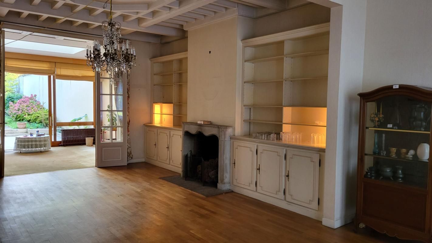 SAINT-QUENTIN Belle maison bourgeoise face Champs Elysées avec jardin et carport 3