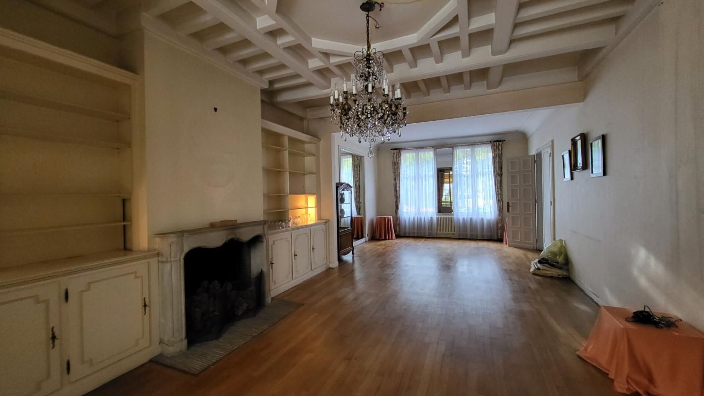 SAINT-QUENTIN Belle maison bourgeoise face Champs Elysées avec jardin et carport 4