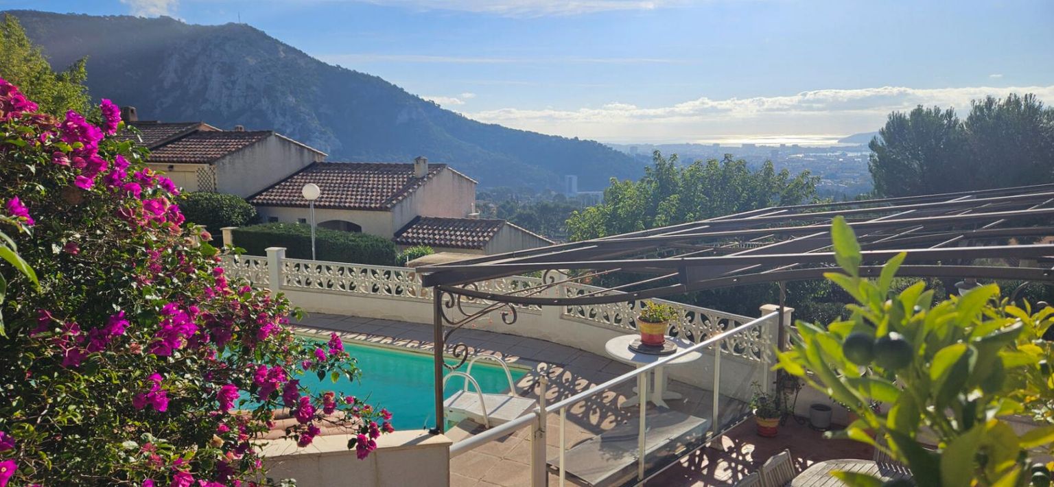 TOULON VILLA -TOULON- Les 4 Chemins des Routes 1