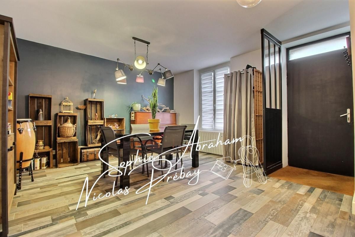 TOURY Maison en pierres, 3 chambres, grenier aménageable avec cour, dépendance et cave 3