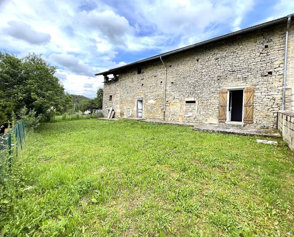 SAINT-JULIEN À vendre - Ancien corps de ferme avec 1 hectare de terrain -  Louvenne / Val Suran 4
