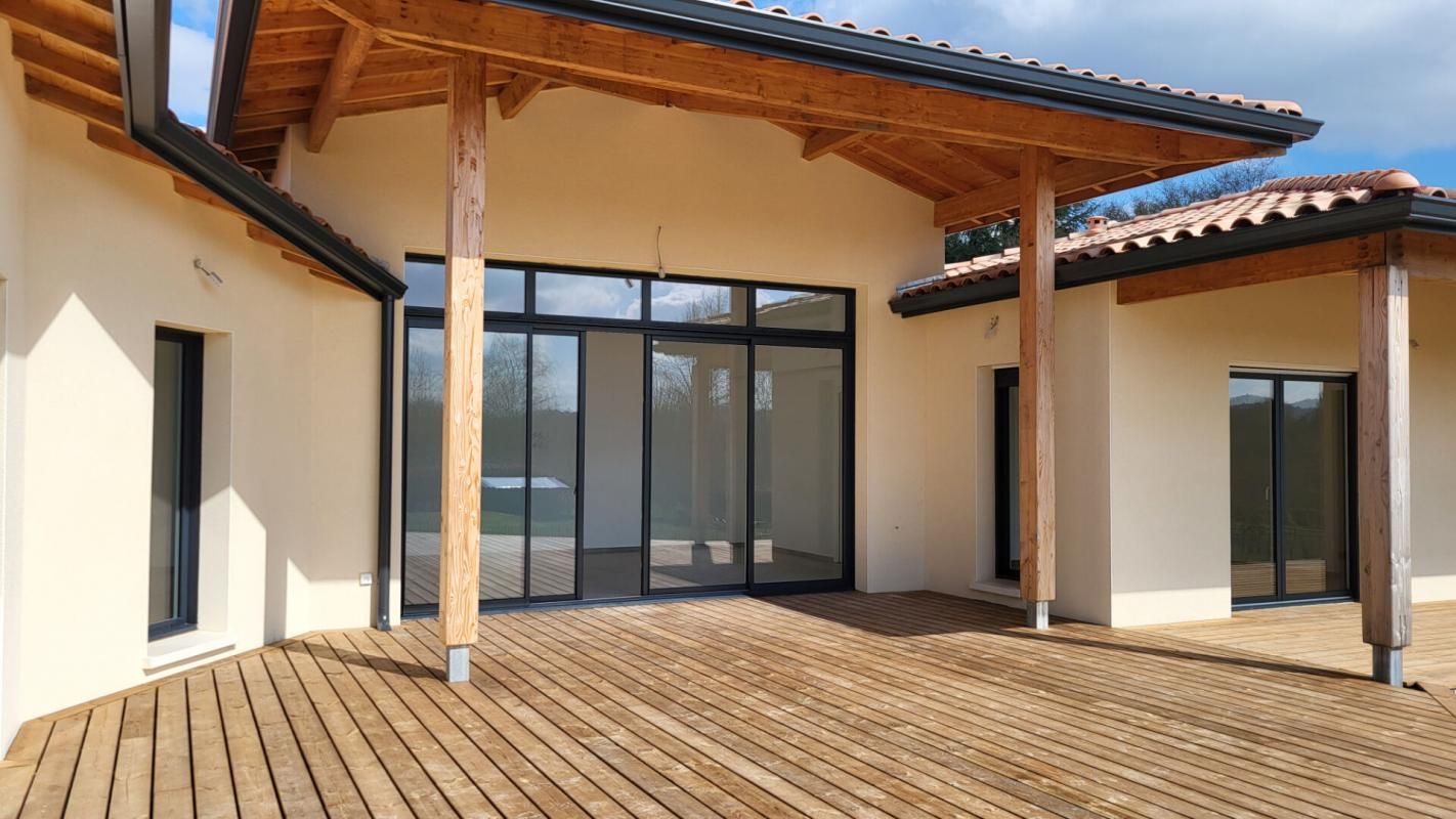 Maison contemporaine  Prigonrieux près  Bergerac 167 m2 sur parcelle de 5138 m² vue Dordogne
