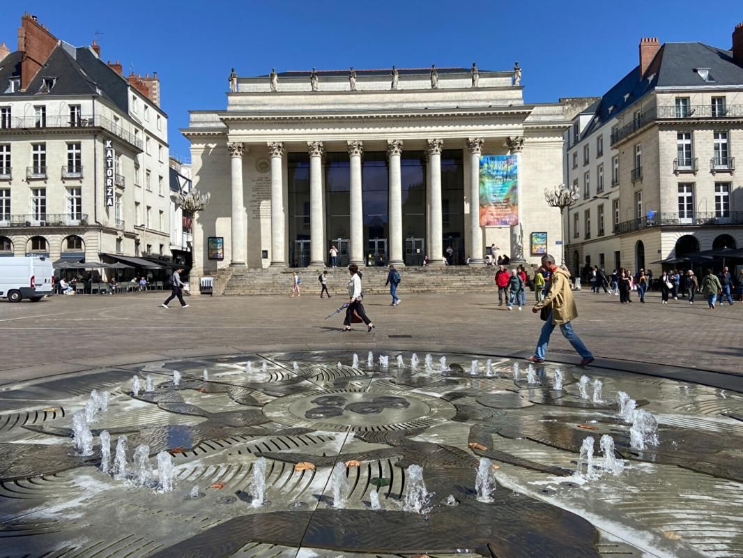 NANTES 44000 NANTES - BUREAUX LIBRES 80 M² - A VENDRE - QUARTIER  GRASLIN 2