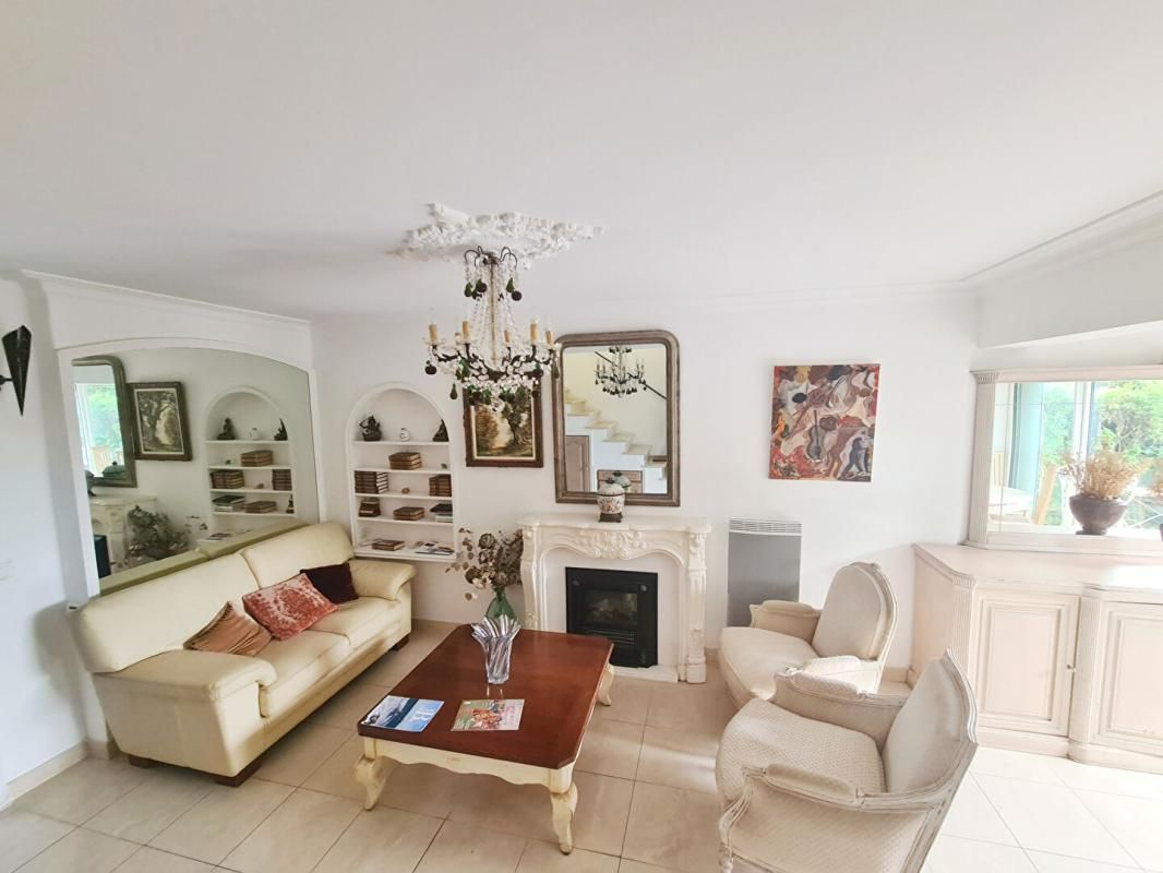 BANDOL Bandol- Villa Club T2- Proche calanques à pied 2