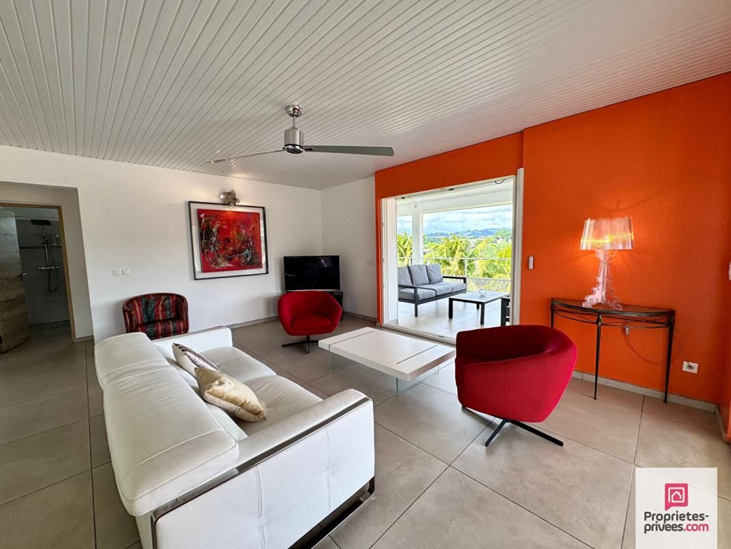 LE LAMENTIN NOUVEAUTÉ - EXCLUSIVITÉ : Villa de standing très récente - Grand T3 + immense terrasse - Vaste RDC aménageable - Vue dégagée 1