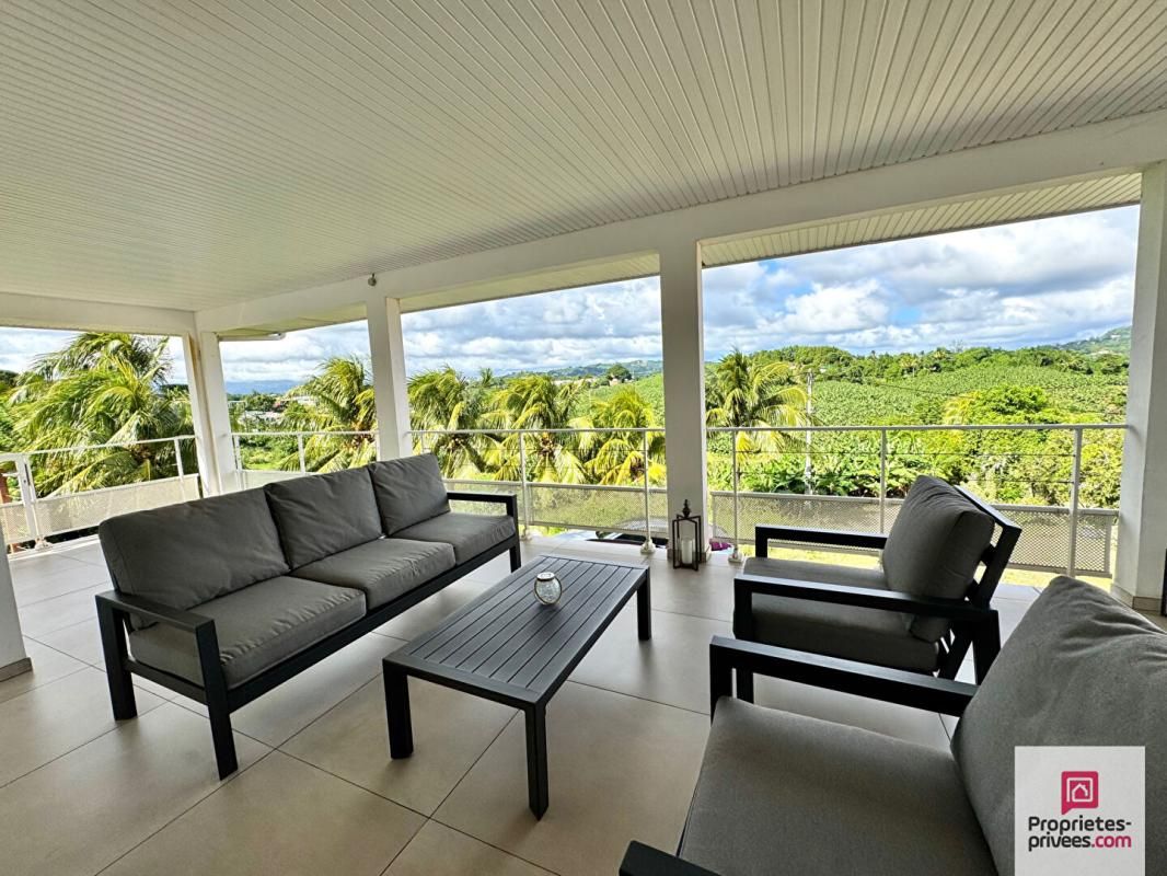 LE LAMENTIN NOUVEAUTÉ - EXCLUSIVITÉ : Villa de standing très récente - Grand T3 + immense terrasse - Vaste RDC aménageable - Vue dégagée 2